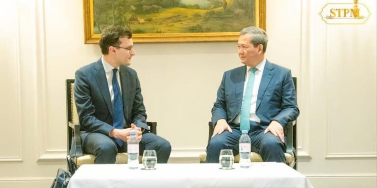 3A3E8590-1597-4E95-A580-C4729D0AA11F