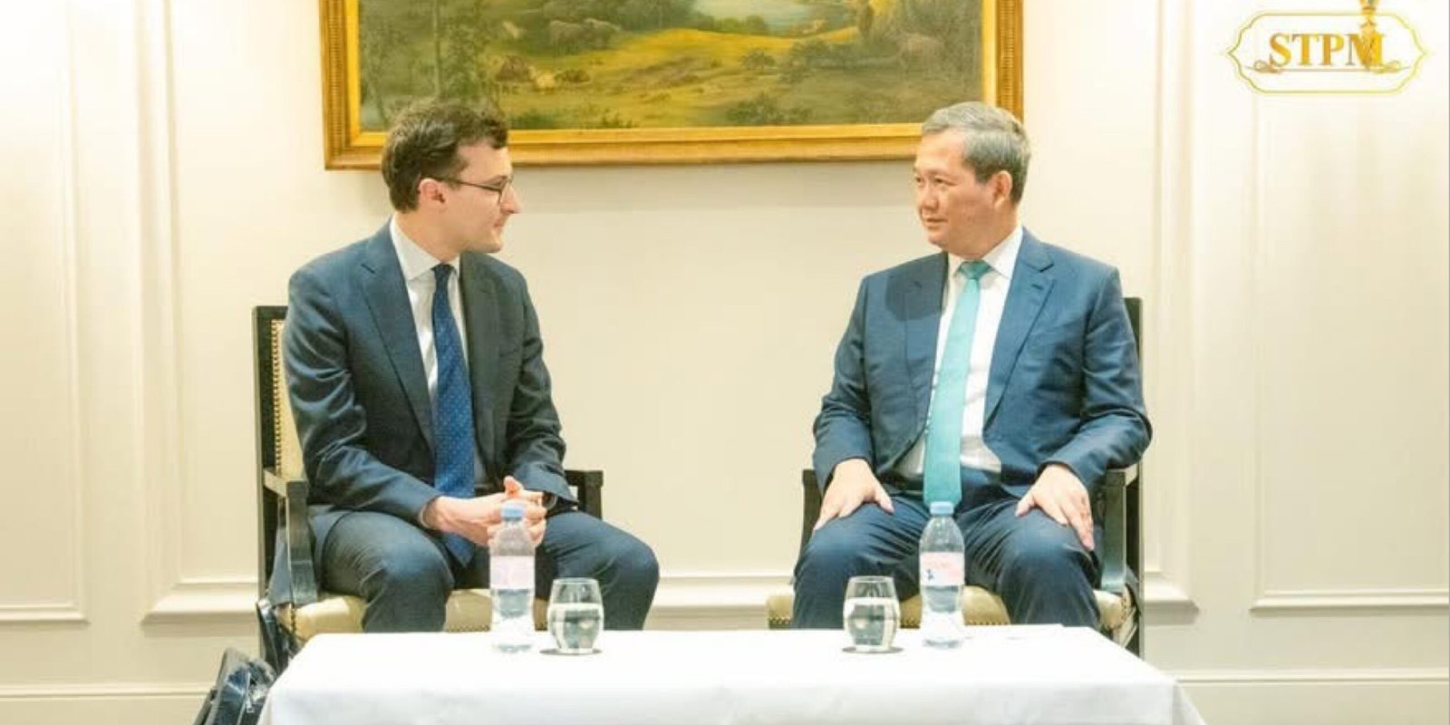 3A3E8590-1597-4E95-A580-C4729D0AA11F